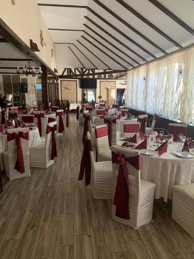 Отель Pensiune Restaurant Rustic Rm Sarat Рымнику-Сэрат Экстерьер фото