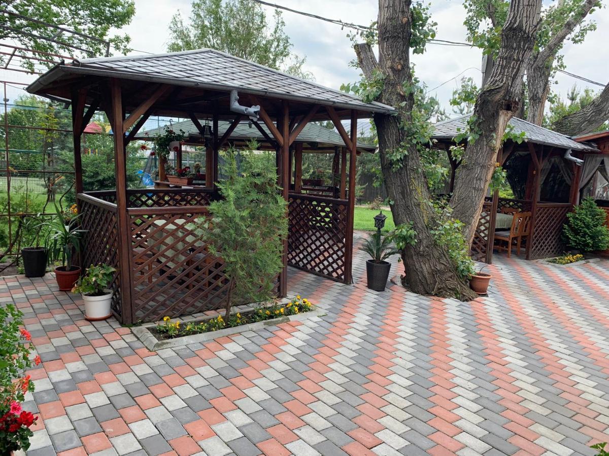 Отель Pensiune Restaurant Rustic Rm Sarat Рымнику-Сэрат Экстерьер фото